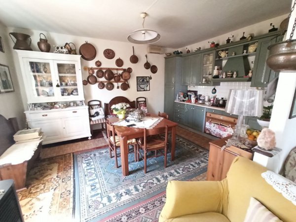 casa indipendente in vendita a Castiglione del Lago in zona Piana