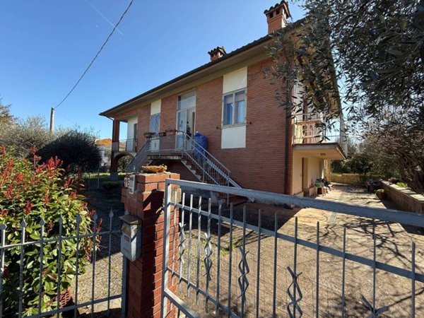 casa indipendente in vendita a Castiglione del Lago