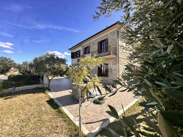 casa indipendente in vendita a Castiglione del Lago