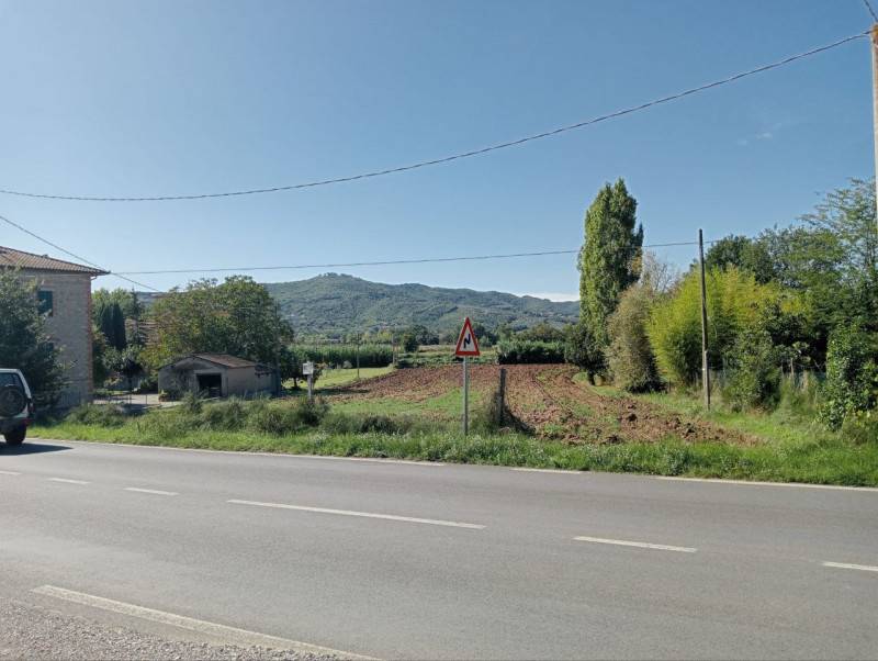 terreno edificabile in vendita a Castiglione del Lago in zona Macchie