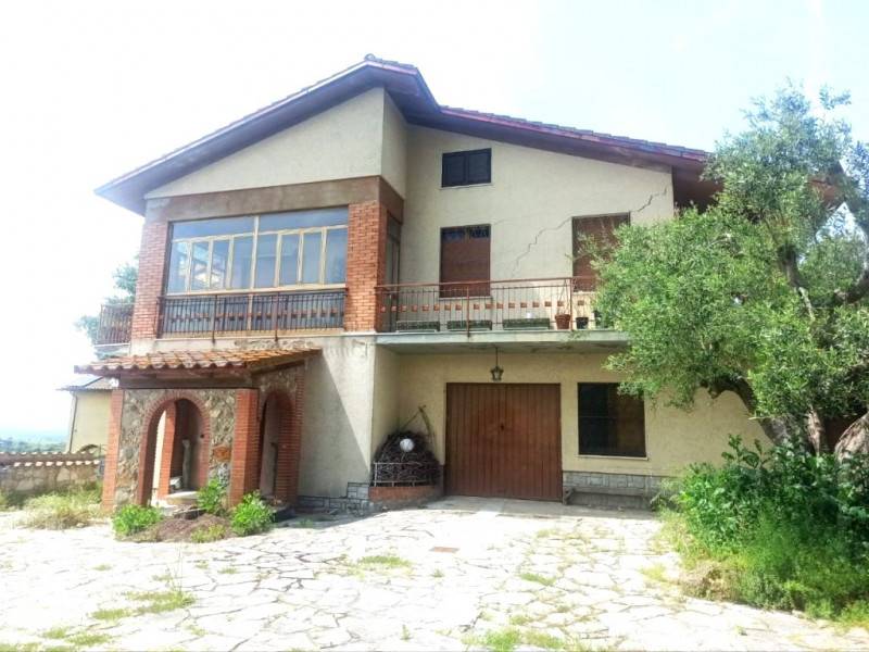 casa indipendente in vendita a Castiglione del Lago in zona Gioiella