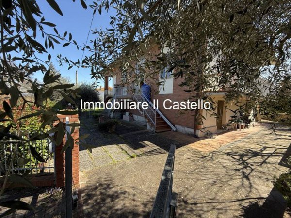 casa indipendente in vendita a Castiglione del Lago
