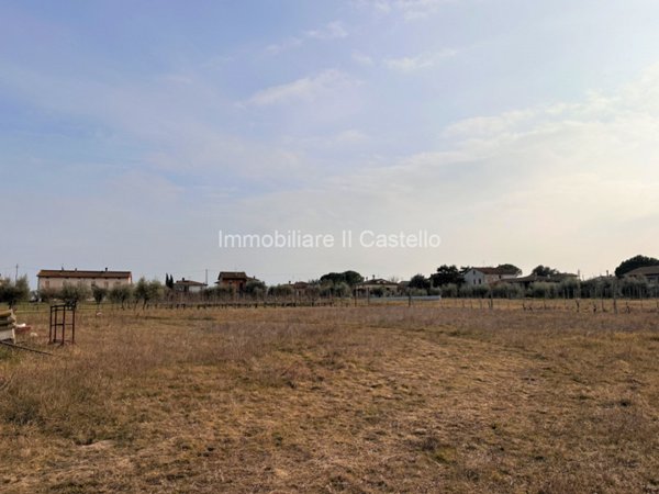 terreno edificabile in vendita a Castiglione del Lago