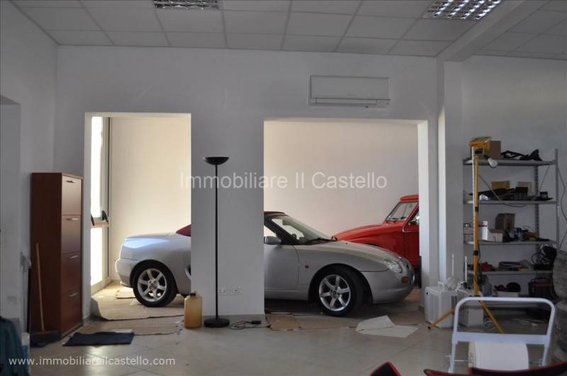 locale commerciale in vendita a Castiglione del Lago in zona Porto