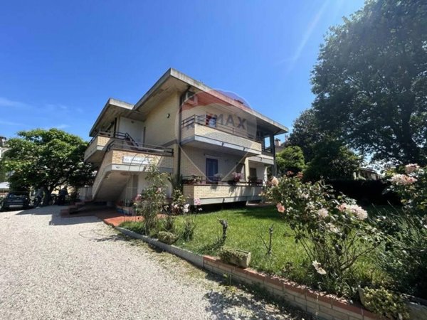 casa indipendente in vendita a Castiglione del Lago in zona Porto