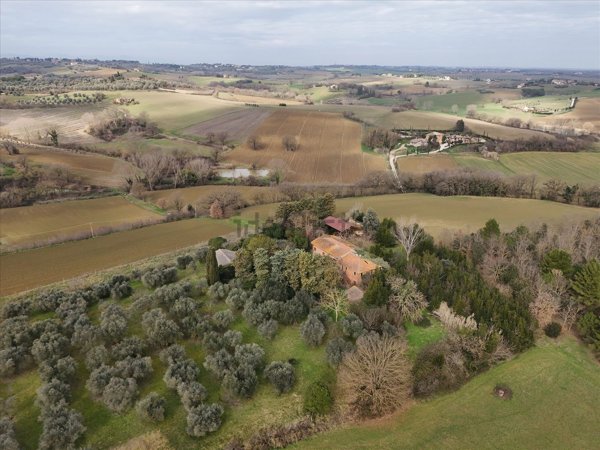 casa indipendente in vendita a Castiglione del Lago