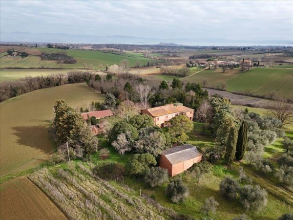 casa indipendente in vendita a Castiglione del Lago in zona Badia