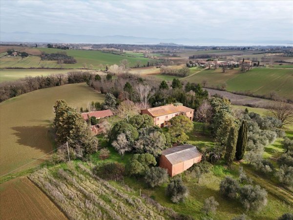 casa indipendente in vendita a Castiglione del Lago in zona Badia