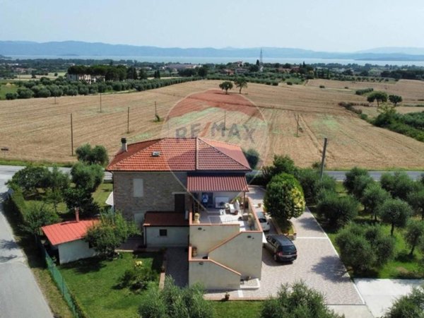 casa indipendente in vendita a Castiglione del Lago