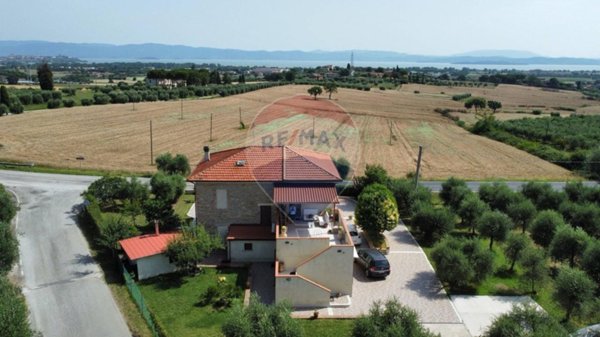 casa indipendente in vendita a Castiglione del Lago