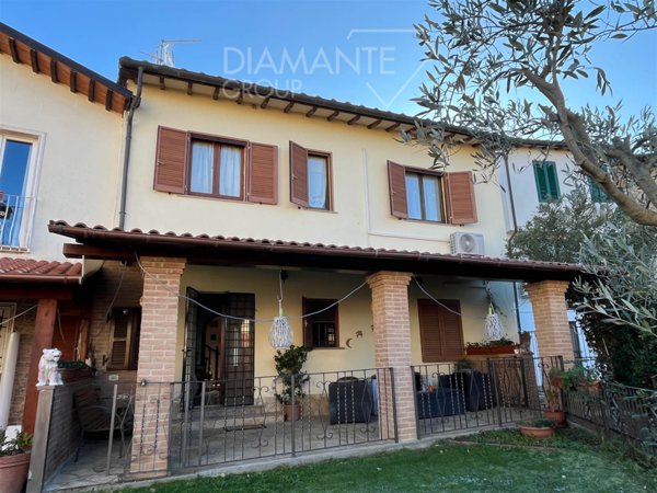 casa indipendente in vendita a Castiglione del Lago