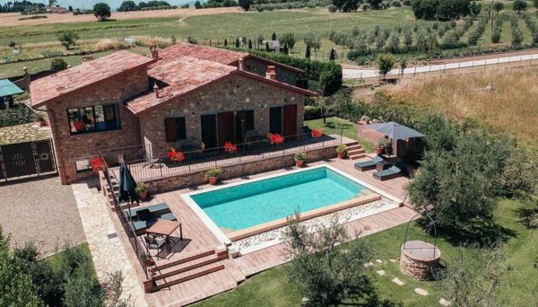 casa indipendente in vendita a Castiglione del Lago