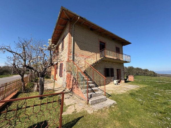 casa indipendente in vendita a Castiglione del Lago in zona Badia