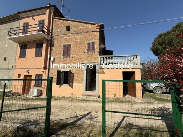 casa indipendente in vendita a Castiglione del Lago in zona Casamaggiore