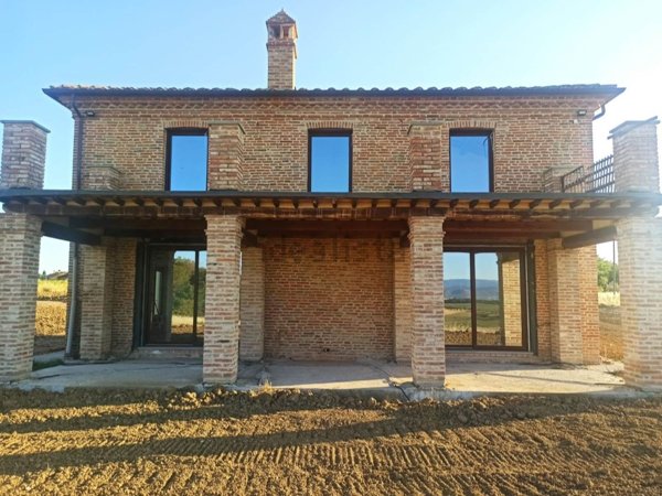 casa indipendente in vendita a Castiglione del Lago