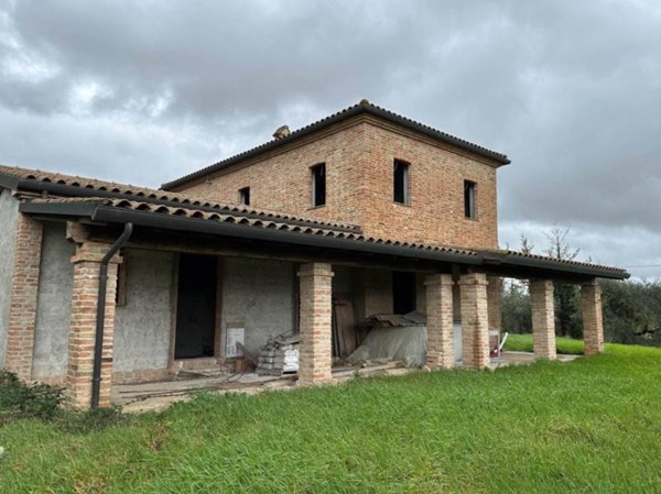 casa indipendente in vendita a Castiglione del Lago in zona Casamaggiore