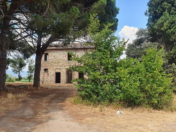 casa indipendente in vendita a Castiglione del Lago