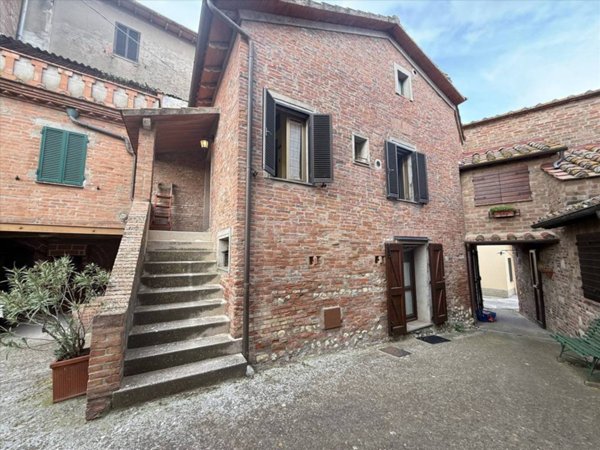 casa indipendente in vendita a Castiglione del Lago in zona Villastrada
