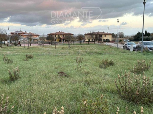 terreno edificabile in vendita a Castiglione del Lago
