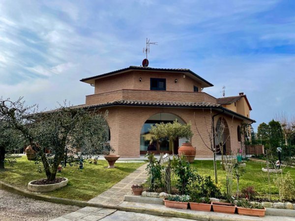 casa indipendente in vendita a Castiglione del Lago