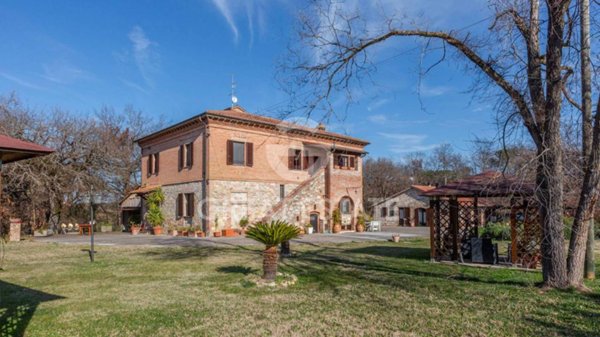 casa indipendente in vendita a Castiglione del Lago