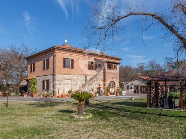 casa indipendente in vendita a Castiglione del Lago