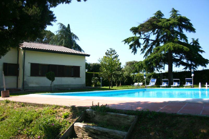 casa indipendente in vendita a Castiglione del Lago