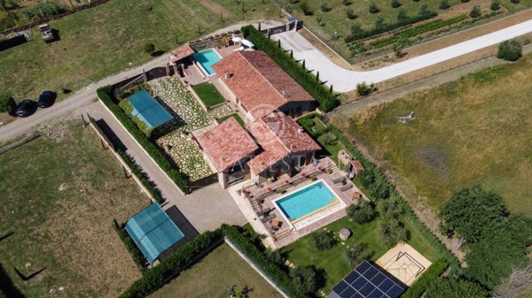 casa indipendente in vendita a Castiglione del Lago