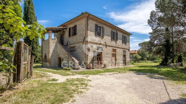 casa indipendente in vendita a Castiglione del Lago