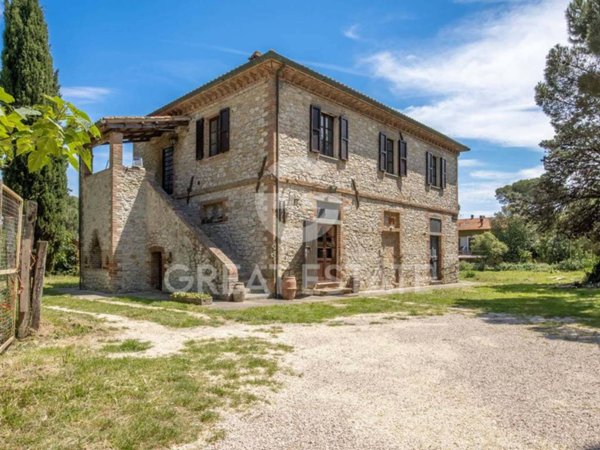 casa indipendente in vendita a Castiglione del Lago in zona Piana