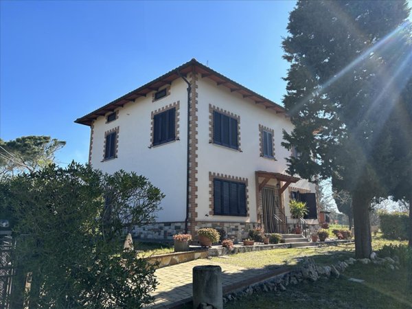 casa indipendente in vendita a Castiglione del Lago