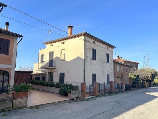 casa indipendente in vendita a Castiglione del Lago in zona Vaiano
