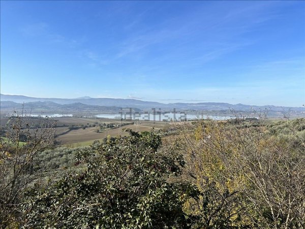 casa indipendente in vendita a Castiglione del Lago in zona Vaiano