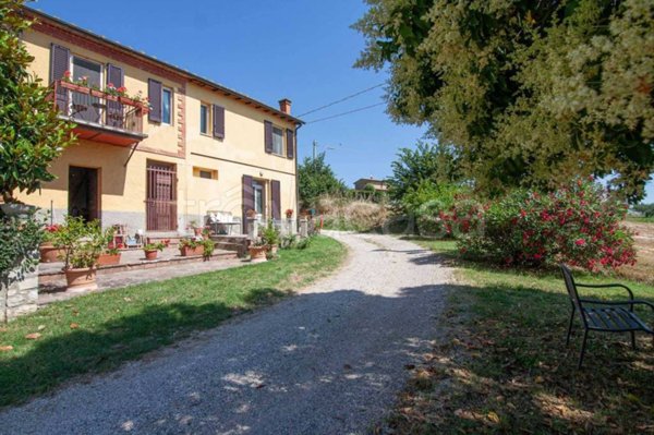 casa indipendente in vendita a Castiglione del Lago in zona Vaiano