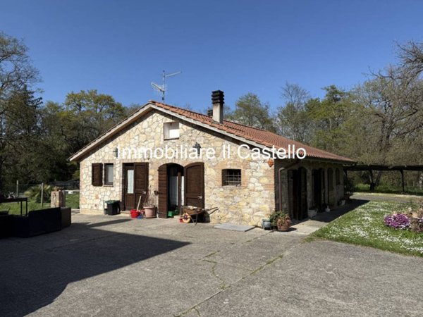 casa indipendente in vendita a Castiglione del Lago