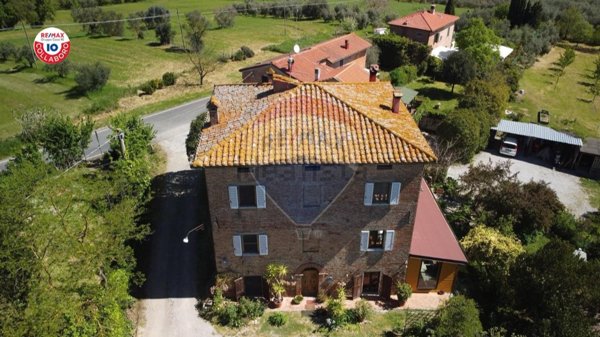 casa indipendente in vendita a Castiglione del Lago in zona Gioiella