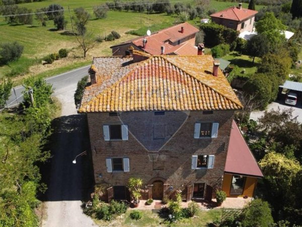 casa indipendente in vendita a Castiglione del Lago in zona Gioiella