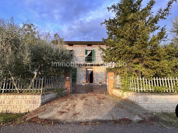 casa indipendente in vendita a Castiglione del Lago in zona Panicarola