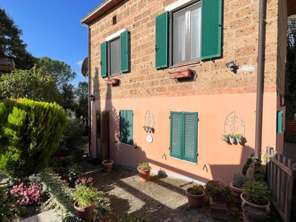 casa indipendente in vendita a Castiglione del Lago