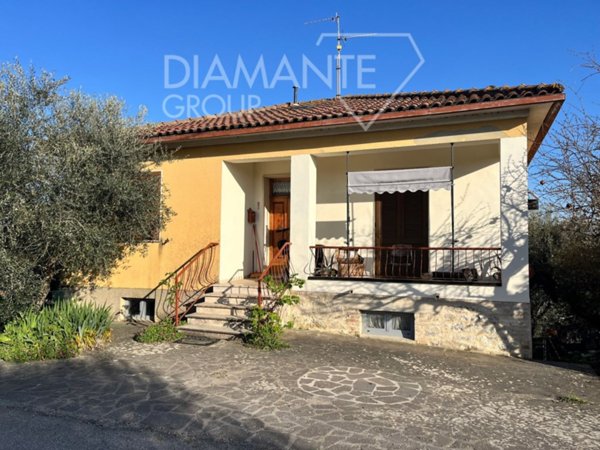 casa indipendente in vendita a Castiglione del Lago in zona Vaiano