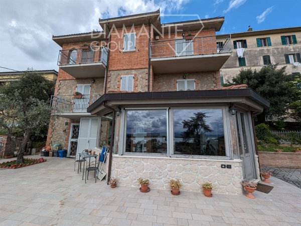 casa indipendente in vendita a Castiglione del Lago