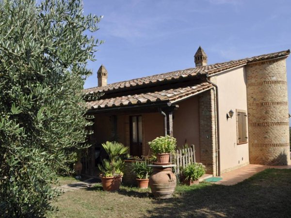 negozio in vendita a Castiglione del Lago in zona Villastrada