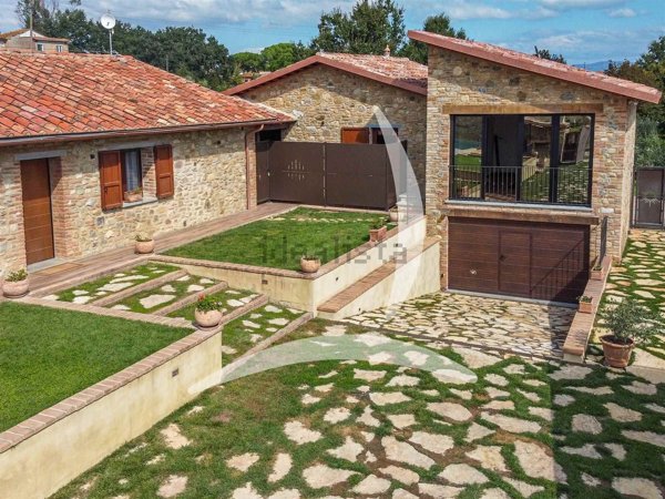 casa indipendente in vendita a Castiglione del Lago