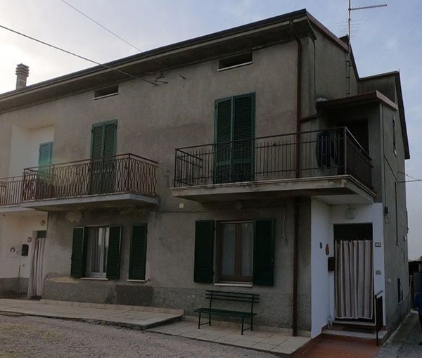 casa indipendente in vendita a Castiglione del Lago in zona Gioiella