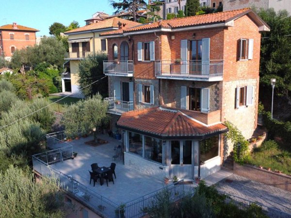 casa indipendente in vendita a Castiglione del Lago