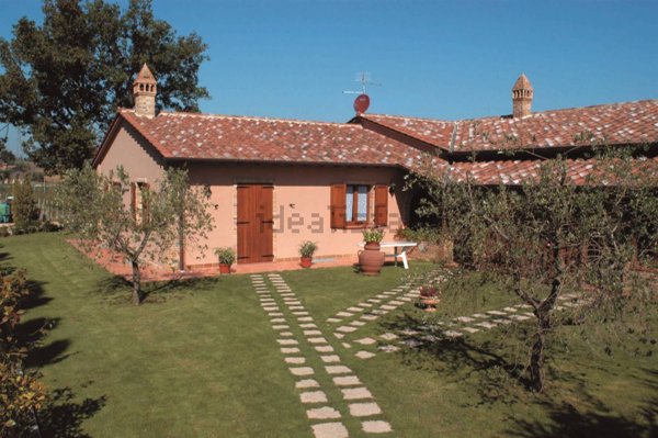 casa indipendente in vendita a Castiglione del Lago