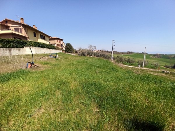 terreno edificabile in vendita a Castiglione del Lago
