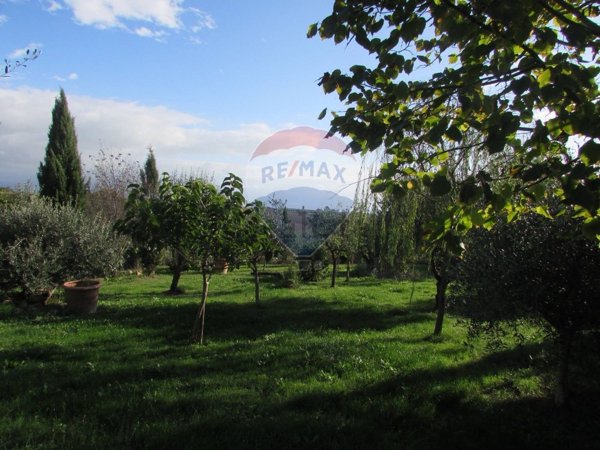 casa indipendente in vendita a Castiglione del Lago