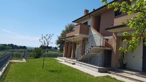 casa indipendente in vendita a Castiglione del Lago