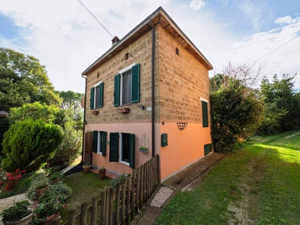 casa indipendente in vendita a Castiglione del Lago in zona Porto